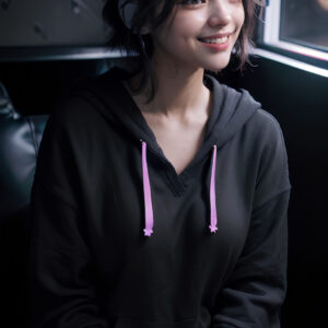 楽しそうにゲームする笑顔の女性